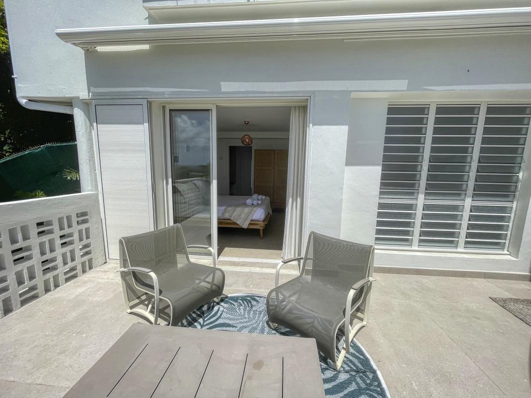 26 Location villa piscine vue mer ilet Gosier Guadeloupe_terrasse chambre 1